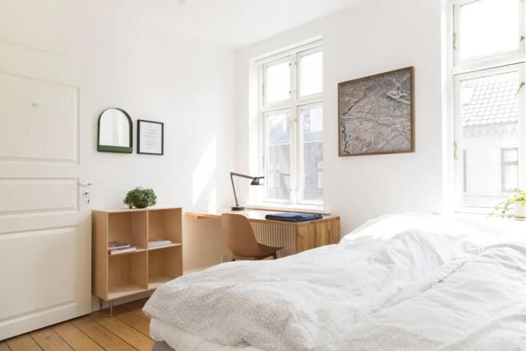 Bright double room with Scandinavian furnishings